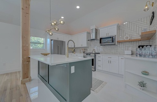 Bellaire House | Stylish-Cozy 2-br in Bellaire relaxing home for the family and pet-friendlynn