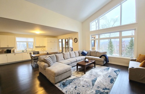 Huntsville House | Stylish & cozy 3-Bedroom Bungalow – Perfect for Memorable Family Escapes!