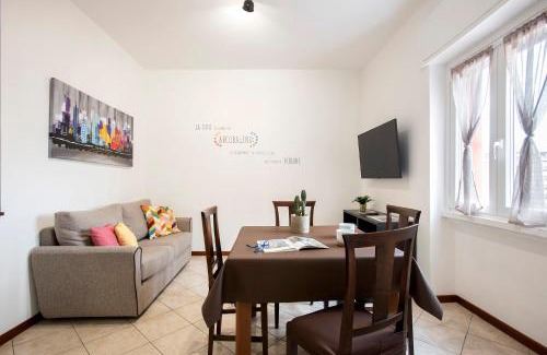 Universita House | Stylish & Cozy - 5 Star Location- Balcony - City View