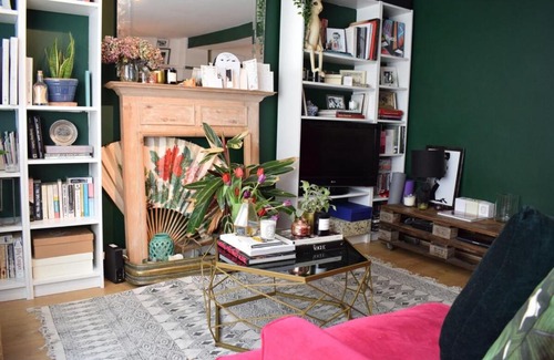 Askew Apartment | Stylish Cozy Apartment near Trendy Shepherd's Bush
