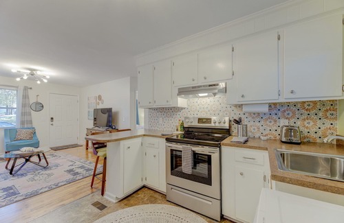 Old Shandon Apartment | Stylish & Cozy Apartment ?Close to Everything!