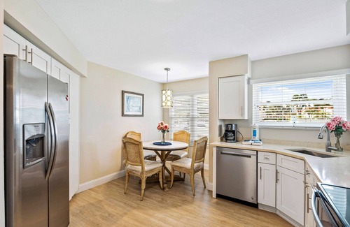 Isla del Sol Condo | Stylish & Cozy Beach Bliss Retreat