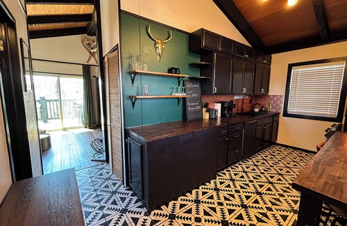Wildernest Condo | Stylish Cozy Condo near 5 Ski Resorts