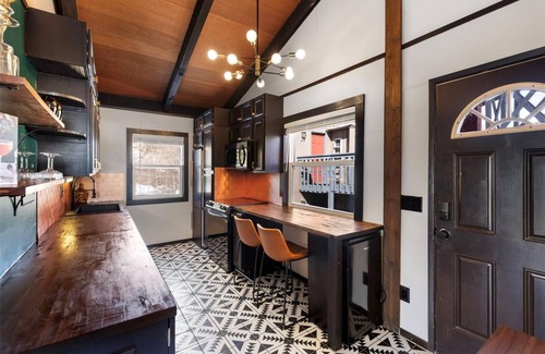 Wildernest Condo | Stylish Cozy Condo near 5 Ski Resorts