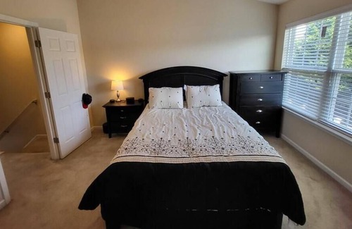Greensboro House | Stylish, Cozy Corporate Townhome with Pool!