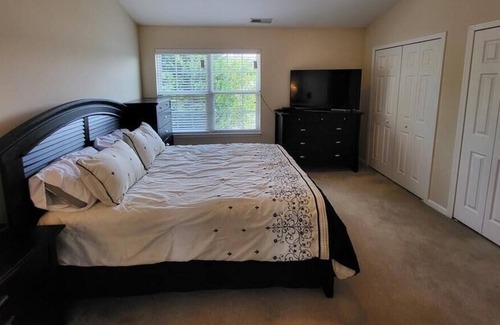 Greensboro House | Stylish, Cozy Corporate Townhome with Pool!