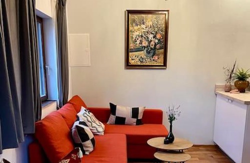 Altglienicke Apartment | Stylish, Cozy Guest House with Terrace & Pool