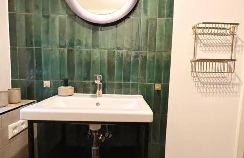Altglienicke Apartment | Stylish, Cozy Guest House with Terrace & Pool