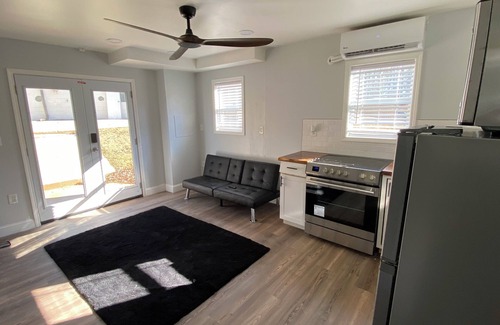 Gresham Park House | Stylish Cozy Guesthouse Hot Tub Private Entry