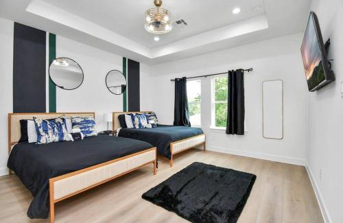 OST - South Union House | Stylish & Cozy - HOT TUB 4 Beds Near Downtown