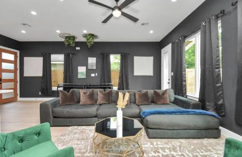 OST - South Union House | Stylish & Cozy - HOT TUB 4 Beds Near Downtown