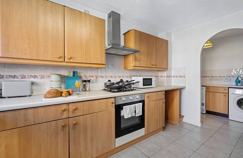 Swindon Apartment | Stylish & Cozy Retreat/Prime Location/Perfect for short & Long Stays