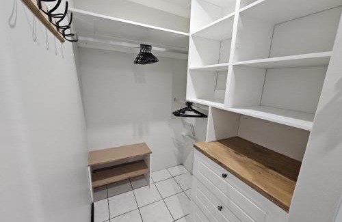 West Bank Apartment | Stylish Cozy Stay at Ferndale House Apartments