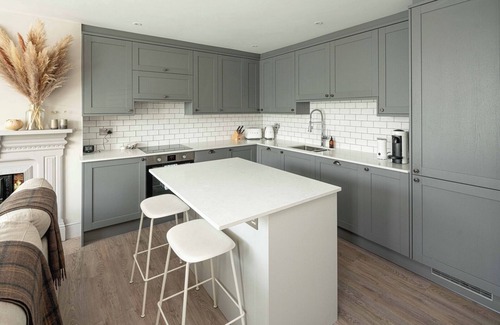 Stroud Green Apartment | Stylish Crouch End 2B2B Flat - Sleeps 6
