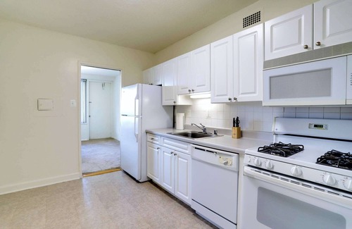 Aurora Highlands Apartment | Stylish DC Area Apartment
