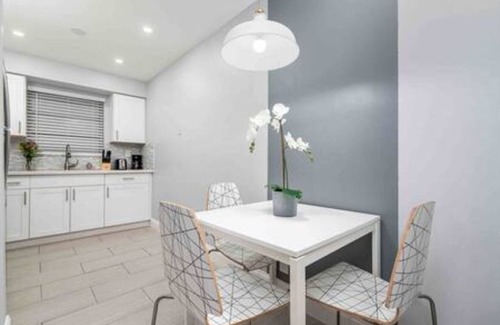 Downtown Hollywood Apartment | Stylish, Deco Stay Steps from Hollywood Beach