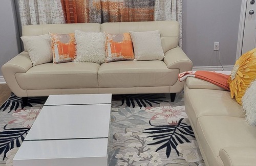 Welland House | Stylish decorated 3 bedrooms is located in a safe area -20 min to Niagara Falls.