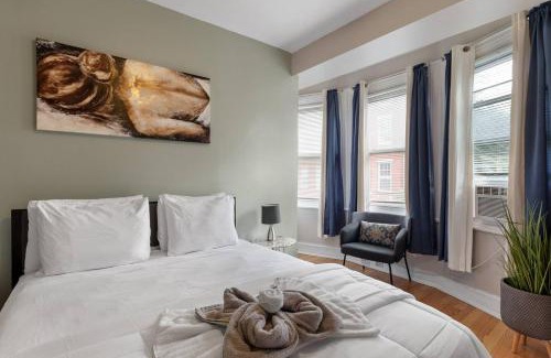 Gayborhood Apartment | Stylish Deluxe City Flat