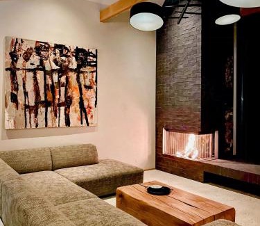 Grunow House | Stylish Design Retreat Near The Lake