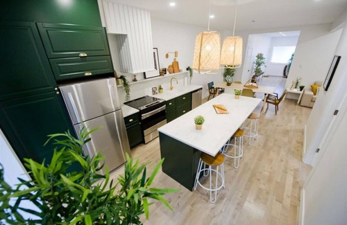 Sainte-Marie Apartment | Stylish Designer Apartment Steps from the Métro