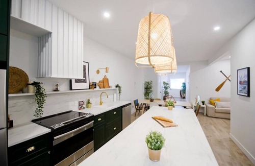 Sainte-Marie Apartment | Stylish Designer Apartment Steps from the Métro