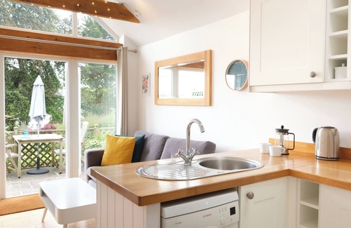 Kingsbridge Cottage | Stylish detached annexe in Kingsbridge, estuary walk to great pub/town & parking