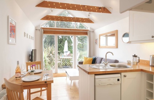 Kingsbridge Cottage | Stylish detached annexe in Kingsbridge, estuary walk to great pub/town & parking