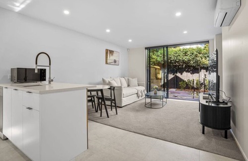 Saint Albans Apartment | Stylish Devonport 2 Bedroom