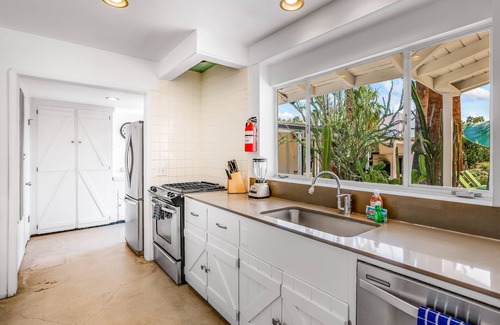 Old Las Palmas House | Stylish Dog-Friendly Gem W/Guest House, Private Pool & Amazing Mountain Views