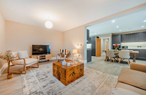 Burford Apartment | Stylish dog friendly Cotswold holiday apartment in Burford - Riverview