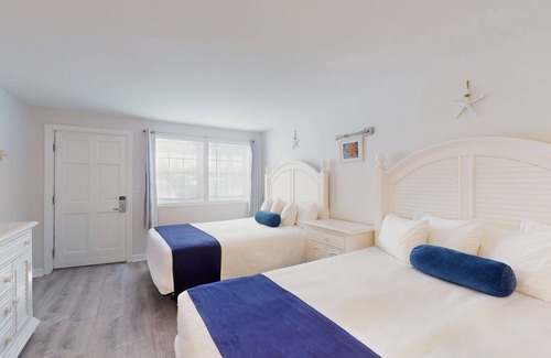Lower Township Hotel | Stylish Double Queen Room for Families and Friends