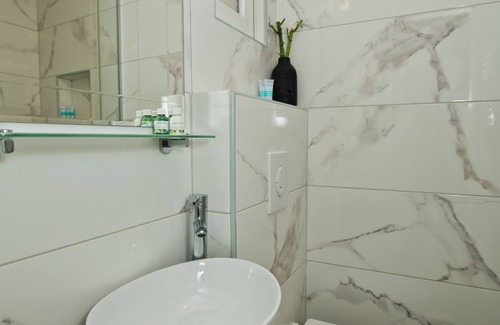 Krizna luka Bed & Breakfast | Stylish Double Room + Breakfast & Private Jacuzzi