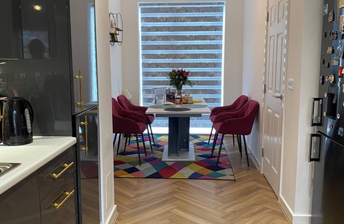 Rotherham House | Stylish double room in Rotherham/Sheffield area. Free private parking!