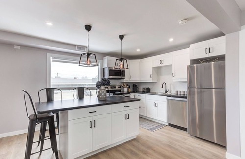 Sudbury House | Stylish Downtown Sudbury Loft! Sleeps 6 - Close to Everything!