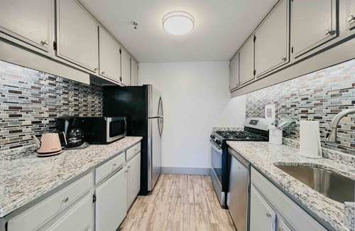 Downtown Hartford Condo | Stylish Downtown Business| Hospital | WD | GYM
