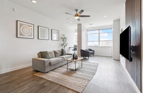 Baton Rouge Apartment | Stylish Downtown High-Rise - 2BD