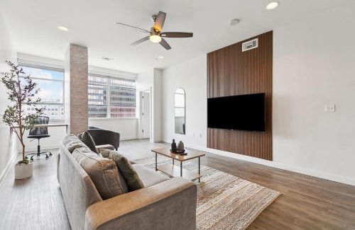Baton Rouge Apartment | Stylish Downtown High-Rise - 2BD
