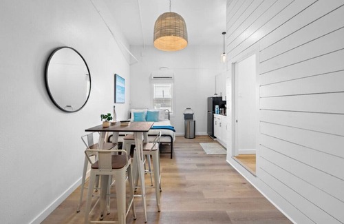 Galveston Apartment | Stylish Downtown Loft, Walk to The Strand