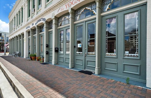 Galveston Apartment | Stylish Downtown Loft, Walk to The Strand