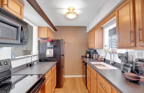 North Capitol Condo | Stylish Downtown Nashville Condo ~ River Views! Near Everything + Pool + Parking