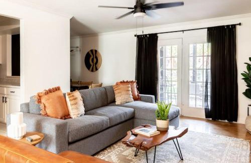 Rutledge Hill Apartment | Stylish Downtown Nashville 3 Beds, 1 Bedroom with Private Patio, Parking