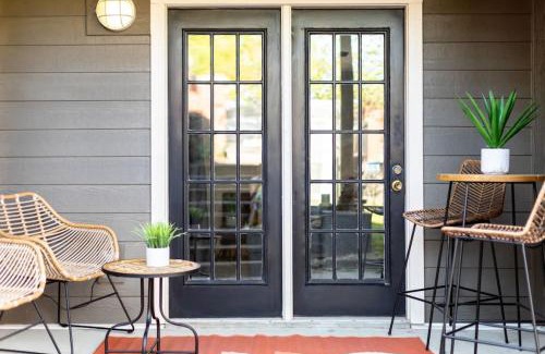 Rutledge Hill Apartment | Stylish Downtown Nashville 3 Beds, 1 Bedroom with Private Patio, Parking
