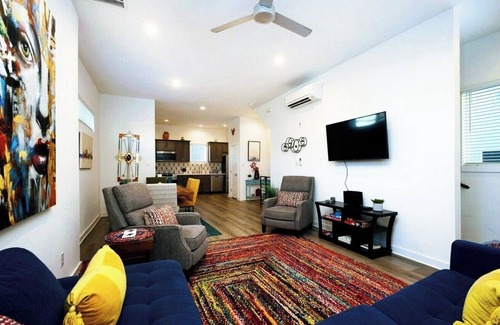 Tobin Hill House | Stylish Downtown Retreat, Walk to River Walk & Alamo, Pet-Friendly
