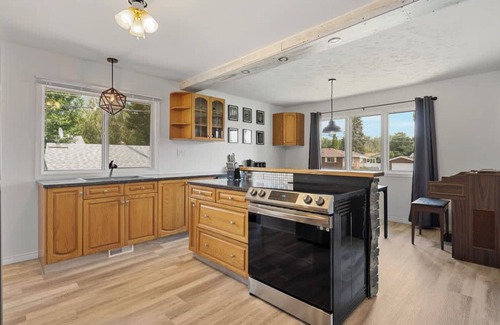 Drumheller House | Stylish Drumheller Retreat: Steps from the Red Deer River!