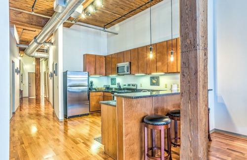 Downtown West Apartment | Stylish DWTN St. Louis Loft with Great Views