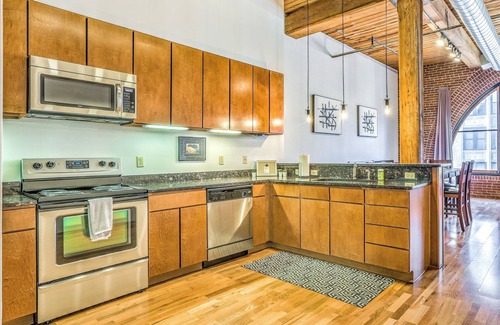 Downtown West Apartment | Stylish DWTN St. Louis Loft with Great Views