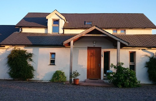 Kenmare House | Stylish Earth House offering unique seclusion close to bay and heritage town