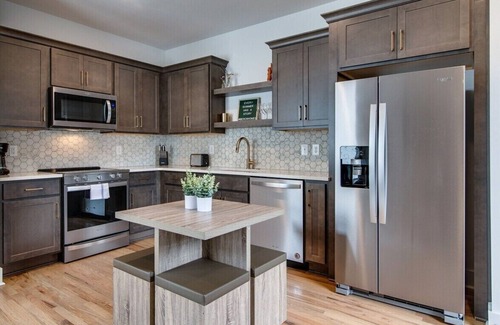 Greenwood House | Stylish East Nashville Townhouse for 6