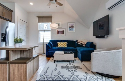 Greenwood House | Stylish East Nashville Townhouse for 6