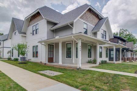 Greenwood House | Stylish East Nashville Home for 10